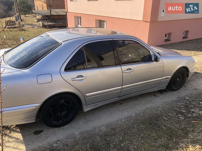 Седан Mercedes-Benz E-Class 2001 в Львові