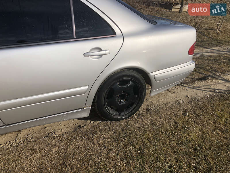 Седан Mercedes-Benz E-Class 2001 в Львові