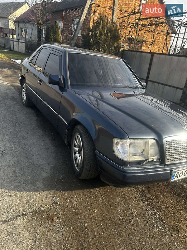 Седан Mercedes-Benz E-Class 1995 в Тячеві