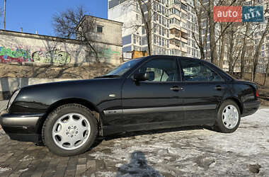 Седан Mercedes-Benz E-Class 1999 в Києві