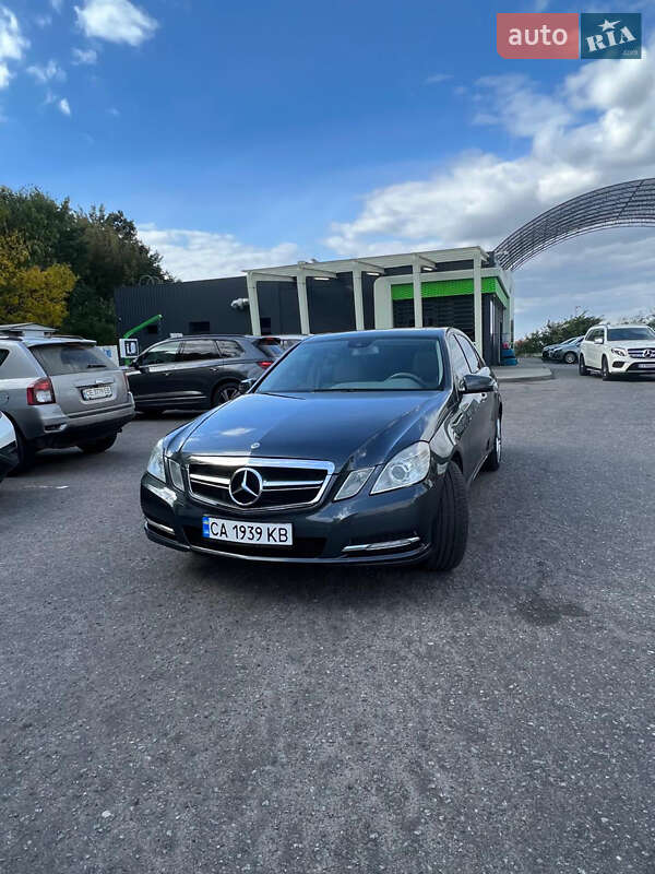 Седан Mercedes-Benz E-Class 2012 в Звенигородці