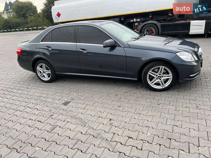 Седан Mercedes-Benz E-Class 2012 в Звенигородці
