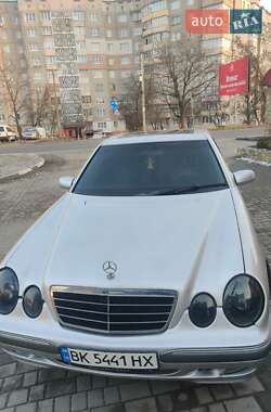 Седан Mercedes-Benz E-Class 2001 в 