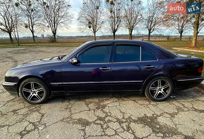 Седан Mercedes-Benz E-Class 2001 в Владимире