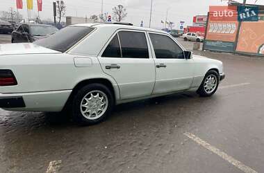 Седан Mercedes-Benz E-Class 1986 в Києві