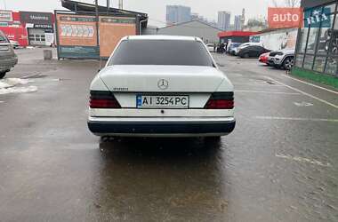 Седан Mercedes-Benz E-Class 1986 в Києві