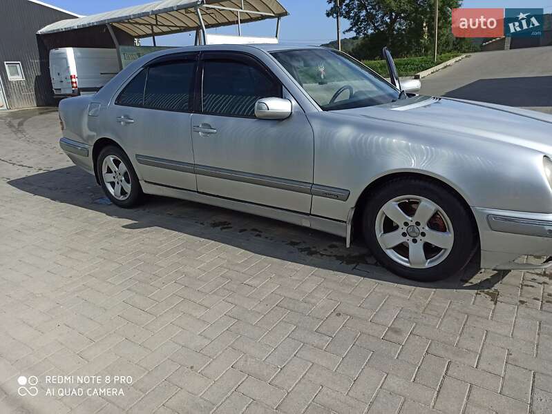 Седан Mercedes-Benz E-Class 2000 в Добротове