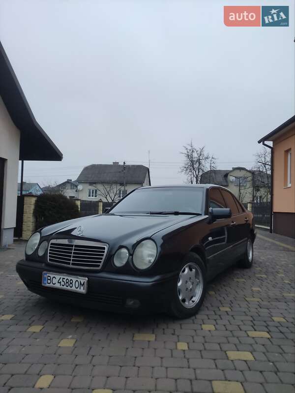 Седан Mercedes-Benz E-Class 1997 в Самборе