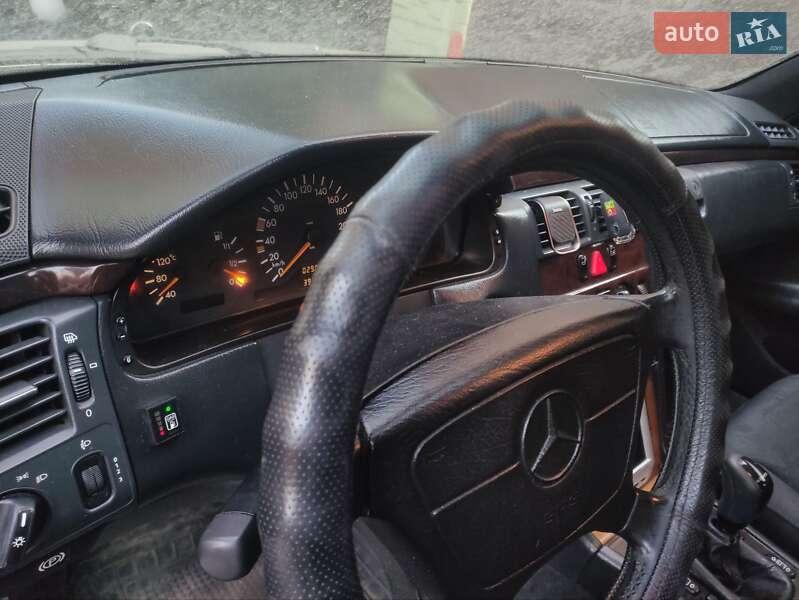 Седан Mercedes-Benz E-Class 1997 в Самборе
