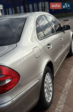 Седан Mercedes-Benz E-Class 2004 в 