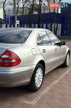 Седан Mercedes-Benz E-Class 2004 в 
