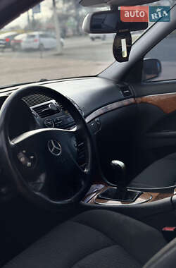 Седан Mercedes-Benz E-Class 2004 в 