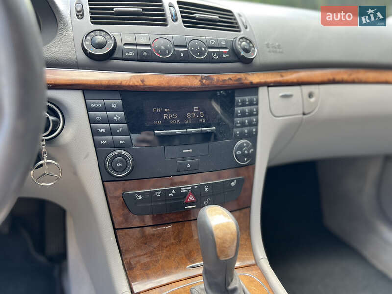 Седан Mercedes-Benz E-Class 2003 в Луцке