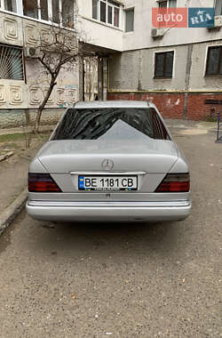 Седан Mercedes-Benz E-Class 1993 в Николаеве