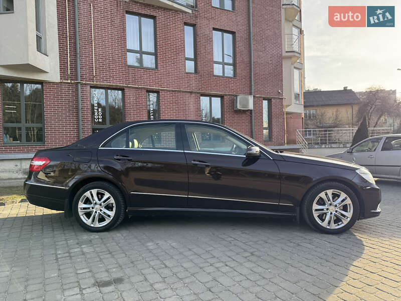 Седан Mercedes-Benz E-Class 2010 в Львове