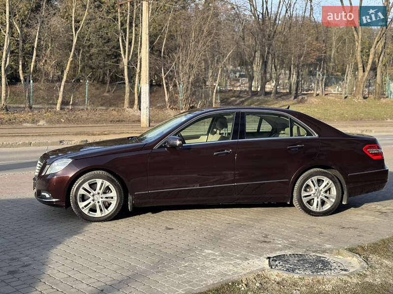 Седан Mercedes-Benz E-Class 2010 в Львове