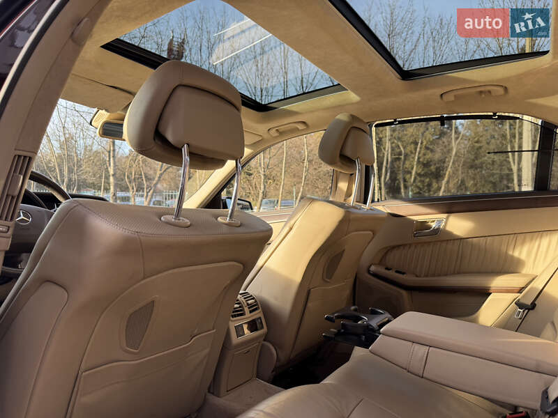 Седан Mercedes-Benz E-Class 2010 в Львове