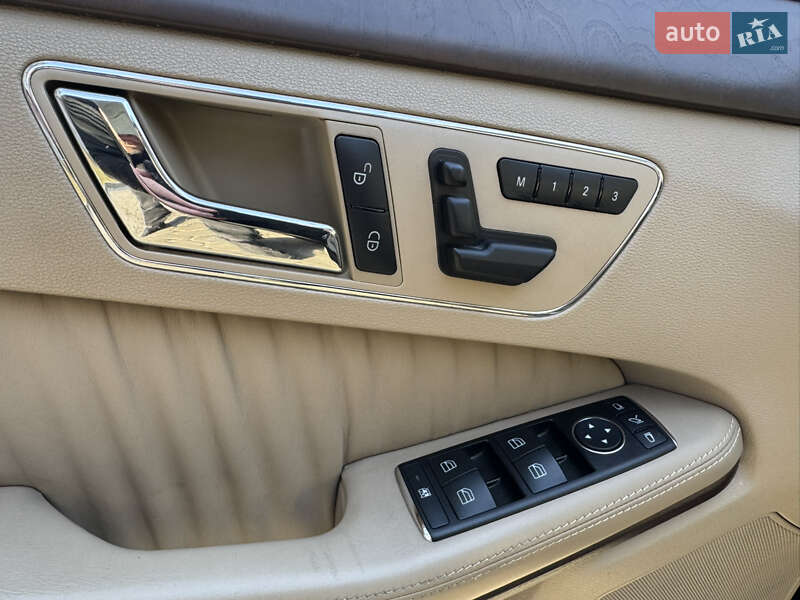 Седан Mercedes-Benz E-Class 2010 в Львове