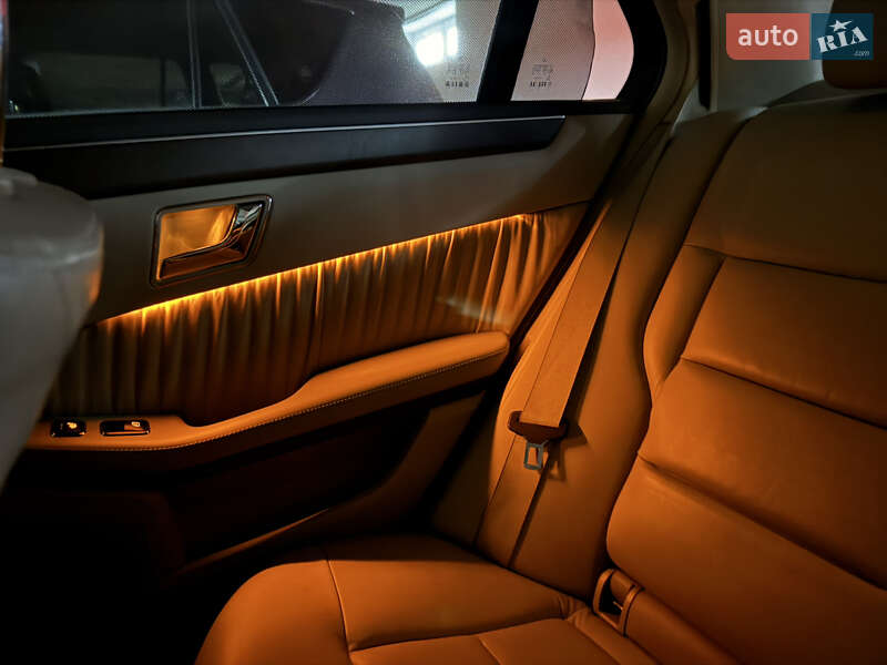 Седан Mercedes-Benz E-Class 2010 в Львове