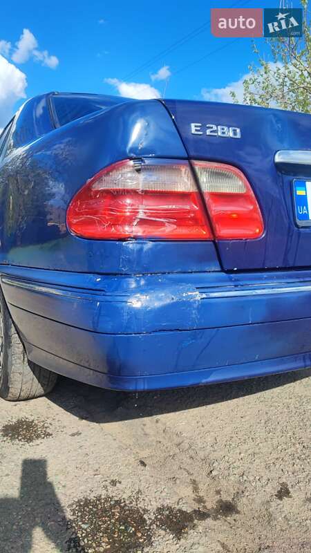 Седан Mercedes-Benz E-Class 2000 в Новоивановци