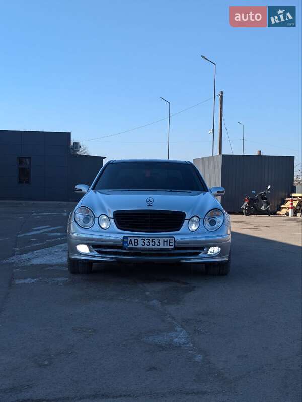 Седан Mercedes-Benz E-Class 2004 в Бершаді