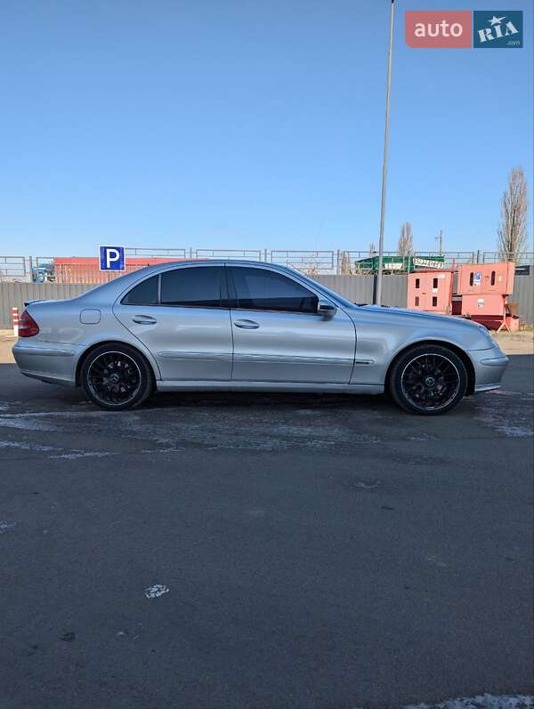 Седан Mercedes-Benz E-Class 2004 в Бершаді