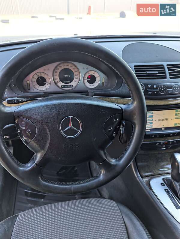 Седан Mercedes-Benz E-Class 2004 в Бершаді