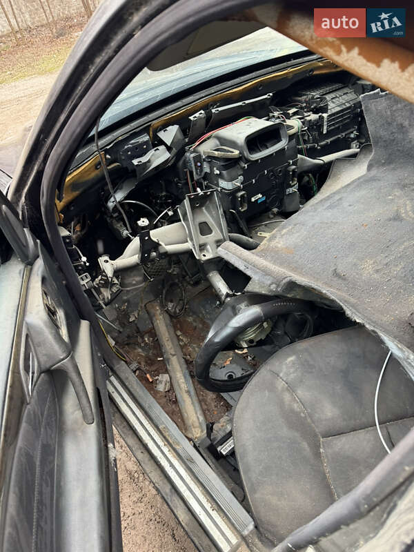Седан Mercedes-Benz E-Class 2000 в 