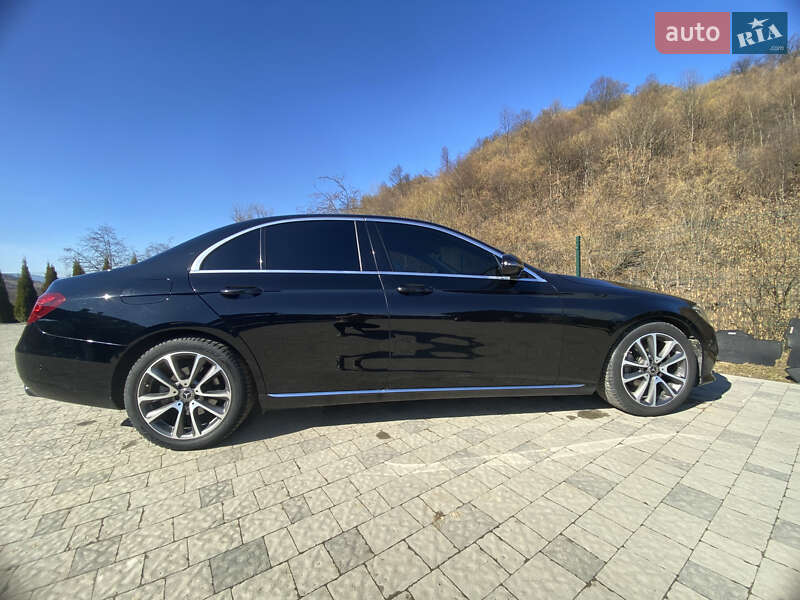 Седан Mercedes-Benz E-Class 2018 в Воловцю