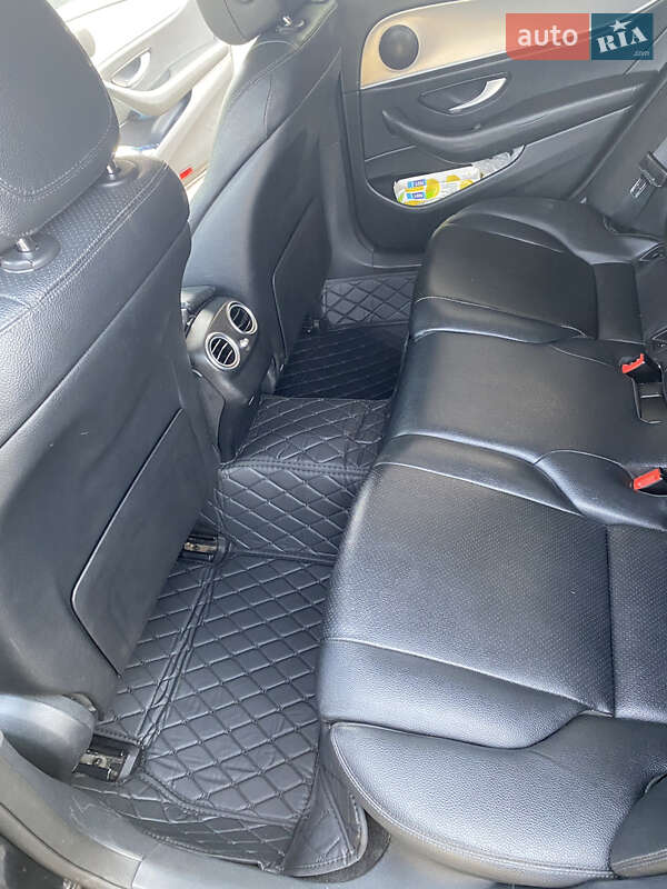 Седан Mercedes-Benz E-Class 2018 в Воловцю