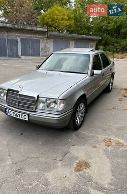 Седан Mercedes-Benz E-Class 1989 в Днепре