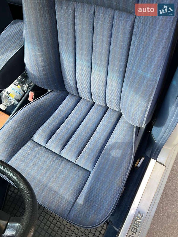 Седан Mercedes-Benz E-Class 1989 в Днепре