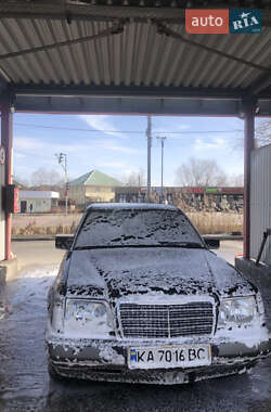 Седан Mercedes-Benz E-Class 1988 в 