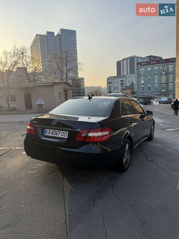 Седан Mercedes-Benz E-Class 2012 в Києві