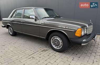 Седан Mercedes-Benz E-Class 1986 в 
