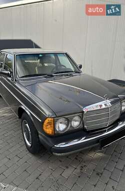 Седан Mercedes-Benz E-Class 1986 в 
