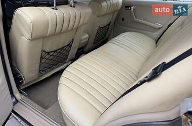 Седан Mercedes-Benz E-Class 1986 в 
