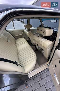 Седан Mercedes-Benz E-Class 1986 в 