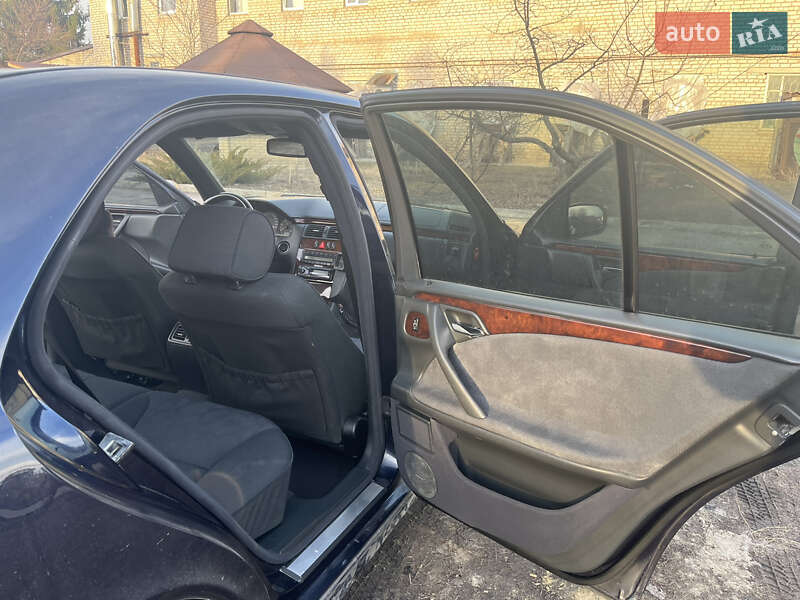 Седан Mercedes-Benz E-Class 2002 в Харькове