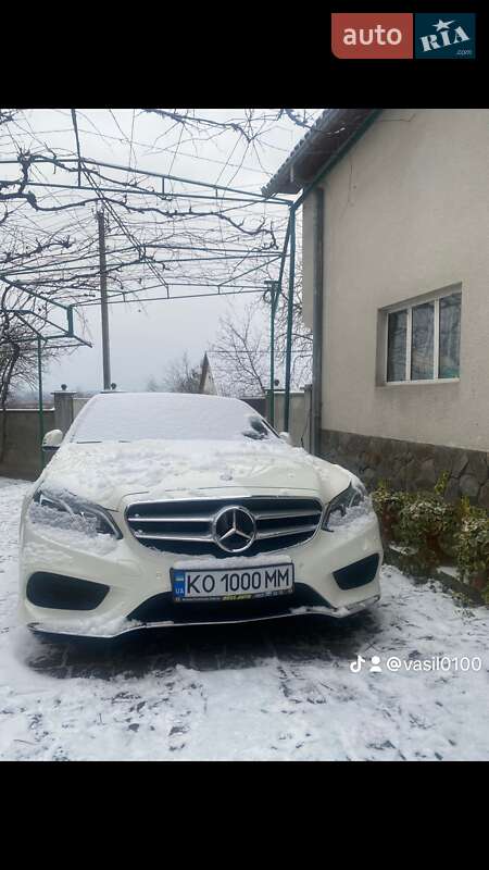 Седан Mercedes-Benz E-Class 2012 в Иршаве