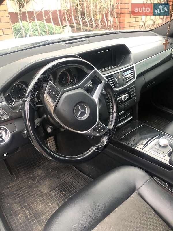 Седан Mercedes-Benz E-Class 2012 в Иршаве
