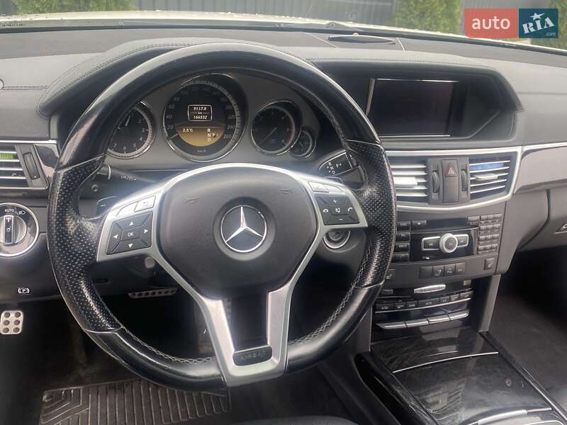 Седан Mercedes-Benz E-Class 2012 в Иршаве