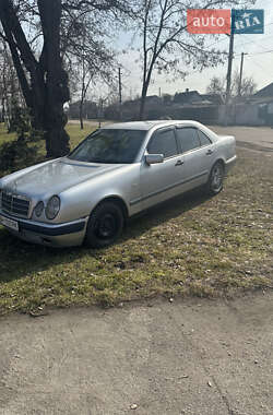 Седан Mercedes-Benz E-Class 1997 в Днепре