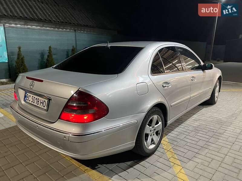 Седан Mercedes-Benz E-Class 2002 в Пустомитах