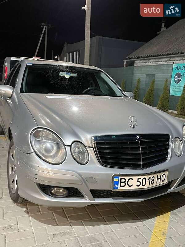 Седан Mercedes-Benz E-Class 2002 в Пустомитах