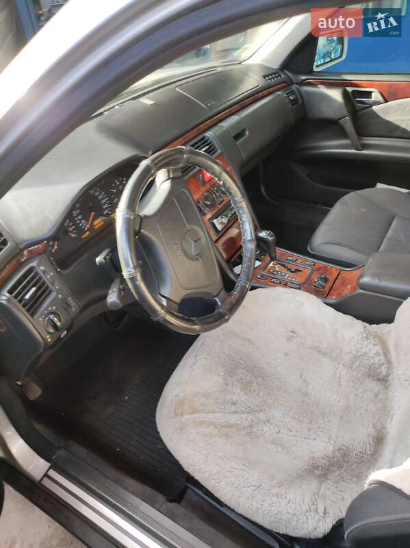 Седан Mercedes-Benz E-Class 1999 в Киеве