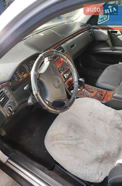 Седан Mercedes-Benz E-Class 1999 в 