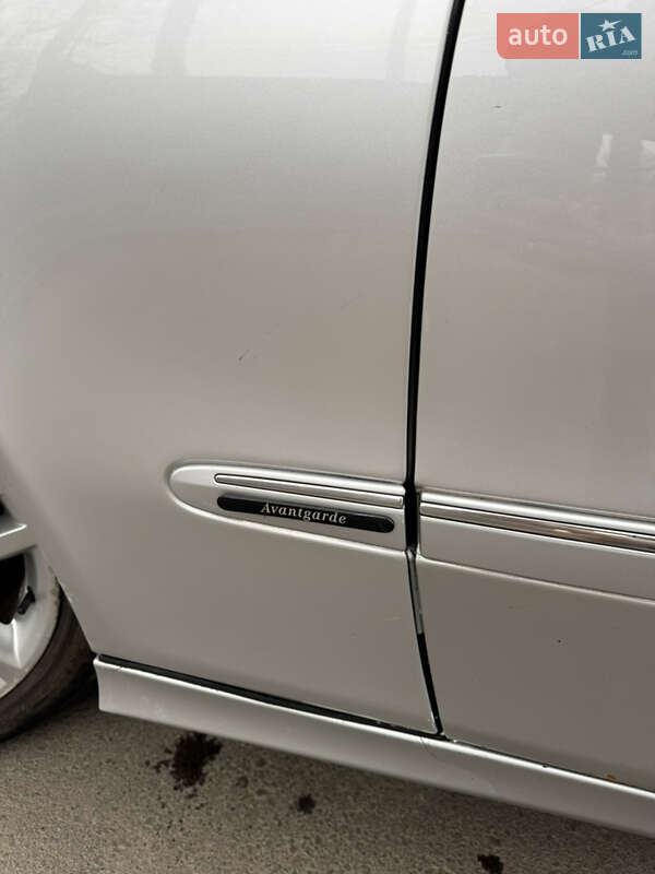Седан Mercedes-Benz E-Class 2002 в Черновцах