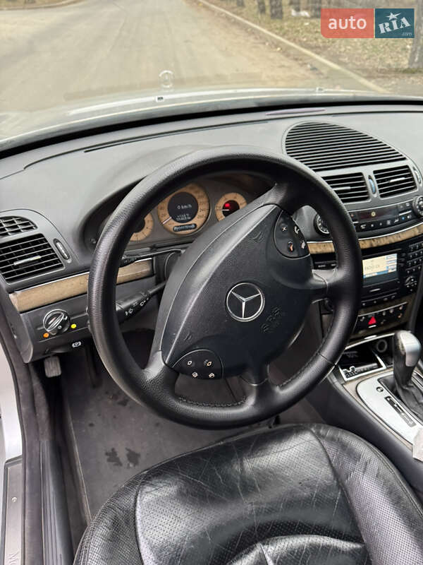 Седан Mercedes-Benz E-Class 2002 в Черновцах