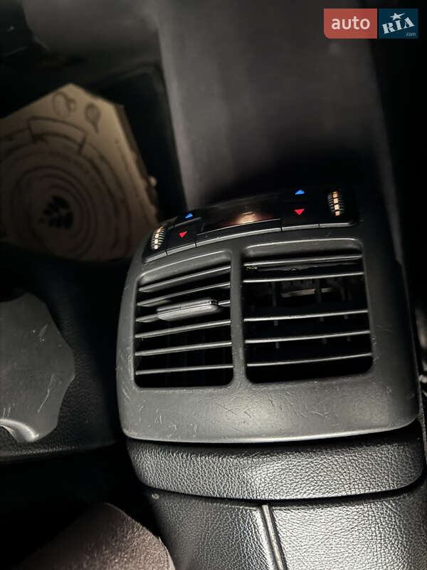 Седан Mercedes-Benz E-Class 2002 в Черновцах